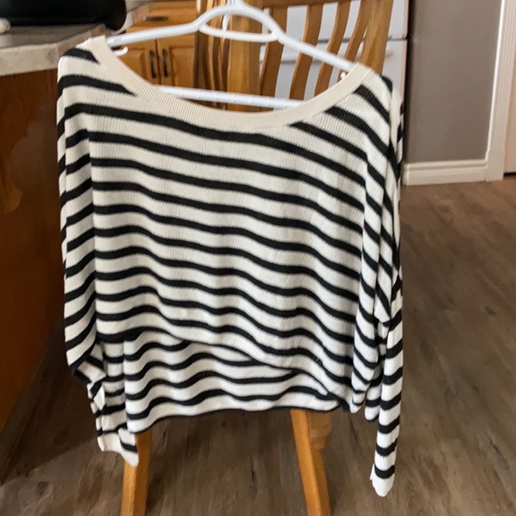 Short striped sweater! - Picture 2 of 3